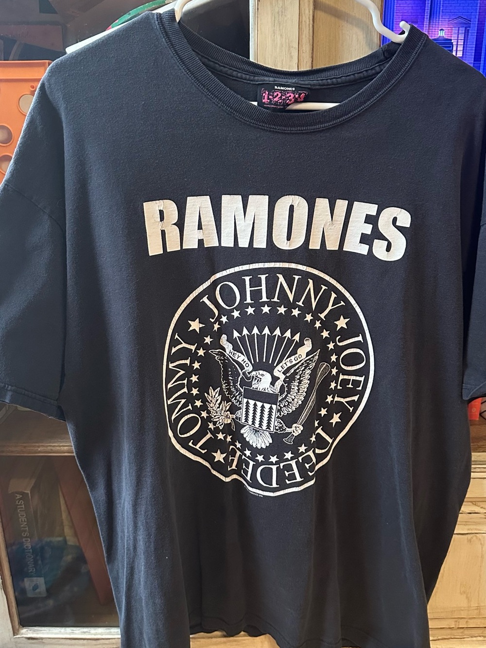 Authentic 2006-era RAMONES 1-2-3-4 Eagle Graphic Band Tee XL